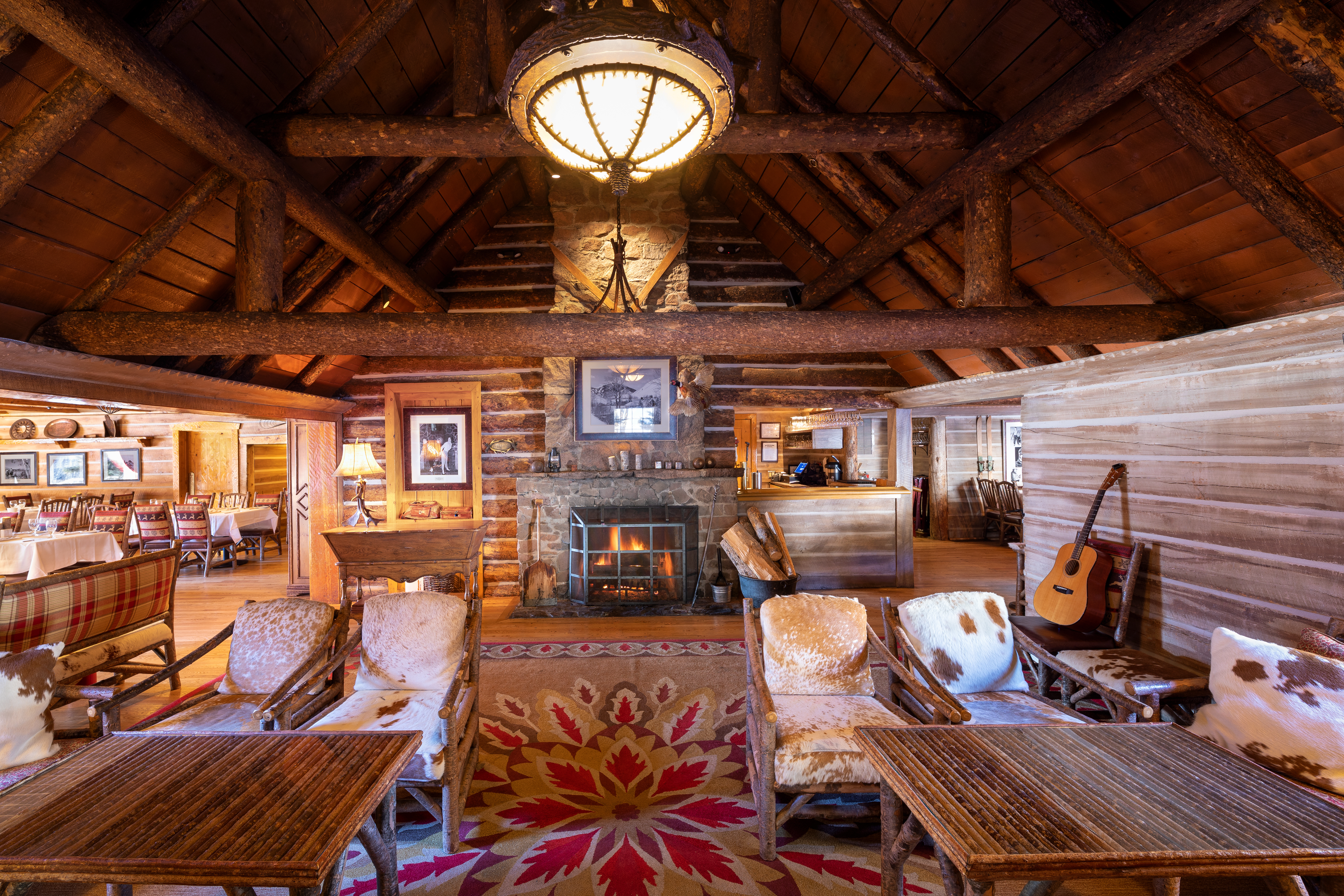 svr_trailcreekcabin_dining_family_winter_2019_dondero_steve_7.jpg